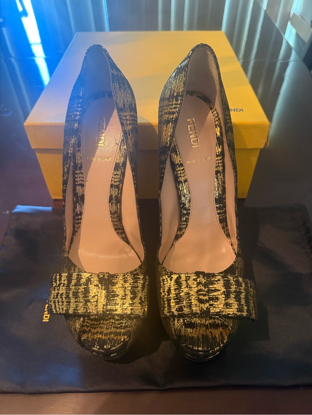 Fendi Spuntata Bow Pump